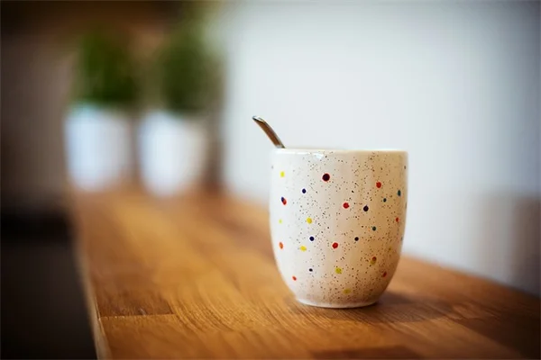 ミツバチの給水所をDIYで5分！安全な水場の作り方
